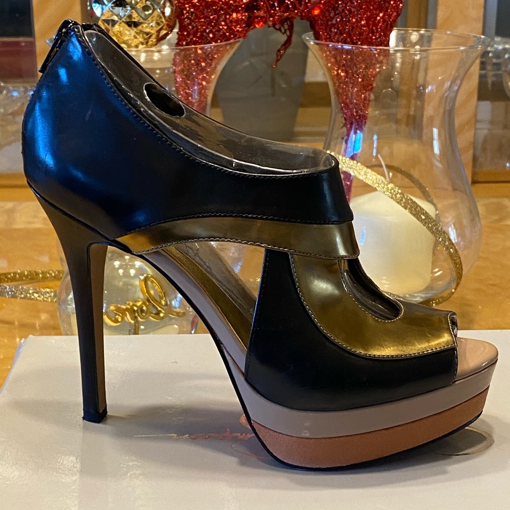 High heel shoe